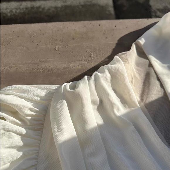 Elegant White One-Shoulder Dress - Picture 5 of 5